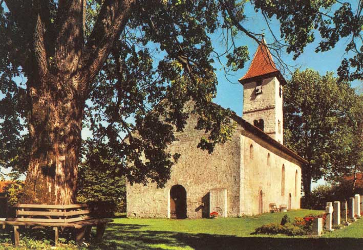 bilde der alten michaelskirche in burgfelden
